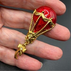 AVON Vintage Red & Gold Hot Air Balloon Pin Brooch